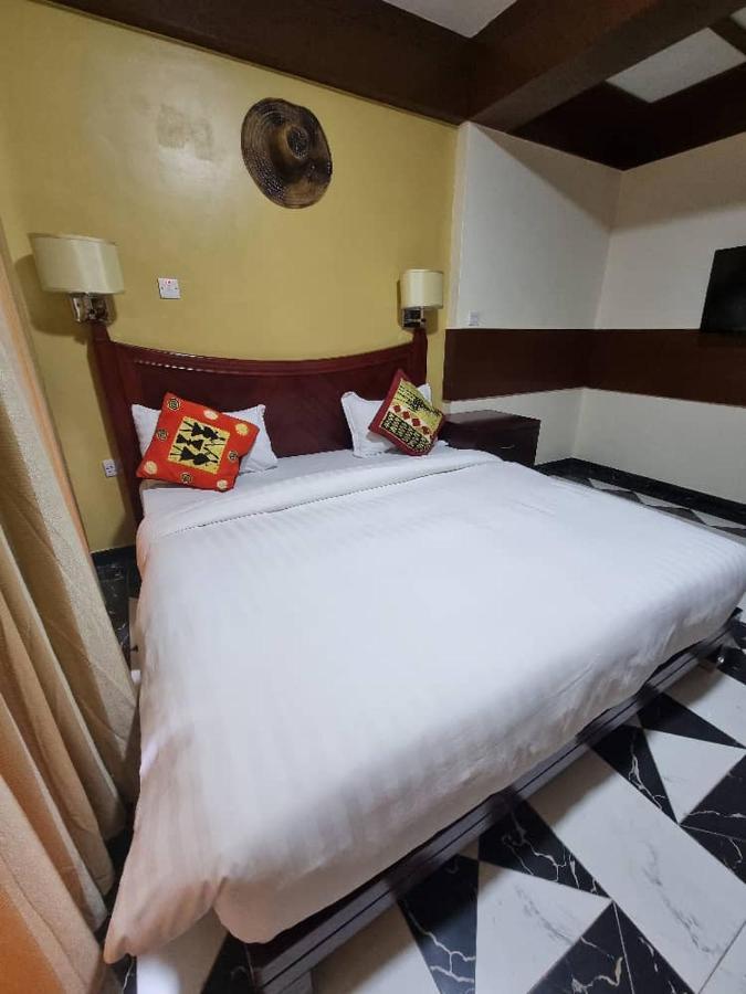 Peacock Hotel Dar es Salaam Exteriör bild