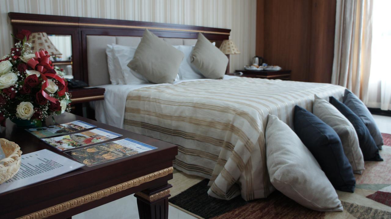 Peacock Hotel Dar es Salaam Exteriör bild